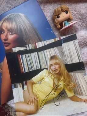 Signed Short N Sweet LP Bundle - Sabrina Carpenter